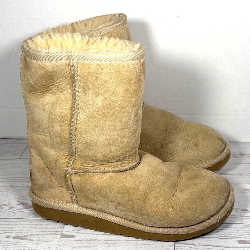 Girls Sand Beige Tan Classic Suede Sheepskin Winter Uggs Boots 5251 Size 13